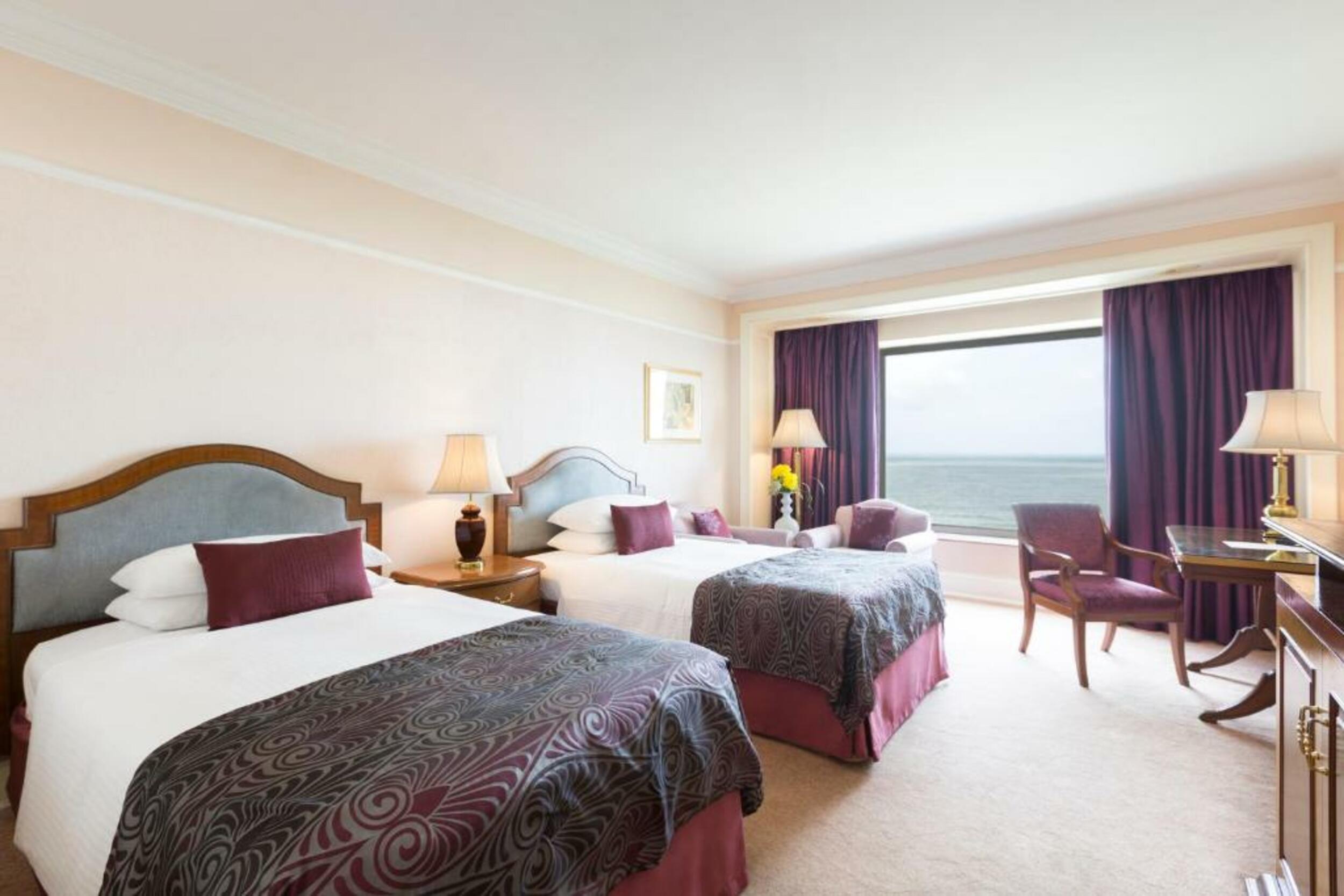 Taj Lands End Hotel Mumbai Kültér fotó A room at the hotel