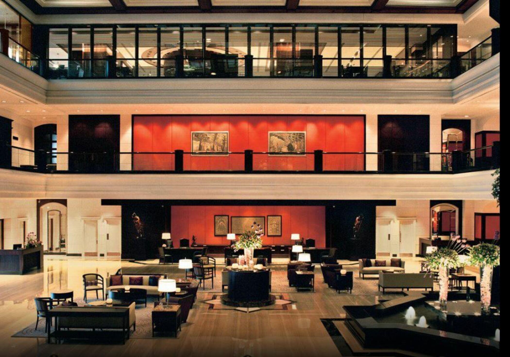 Taj Lands End Hotel Mumbai Kültér fotó The lobby of the Mandarin Oriental, Munich