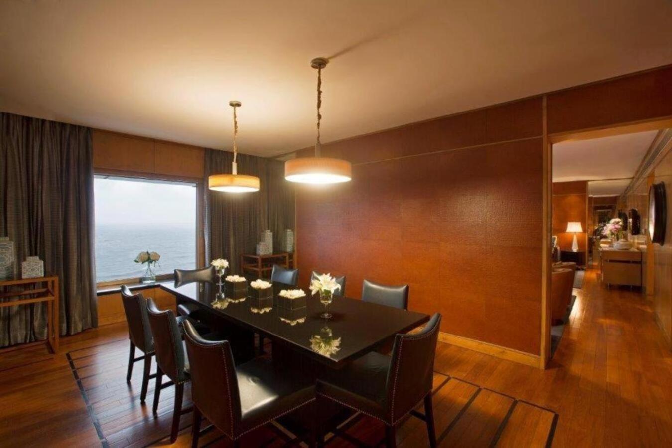 Taj Lands End Hotel Mumbai Kültér fotó A suite at the hotel