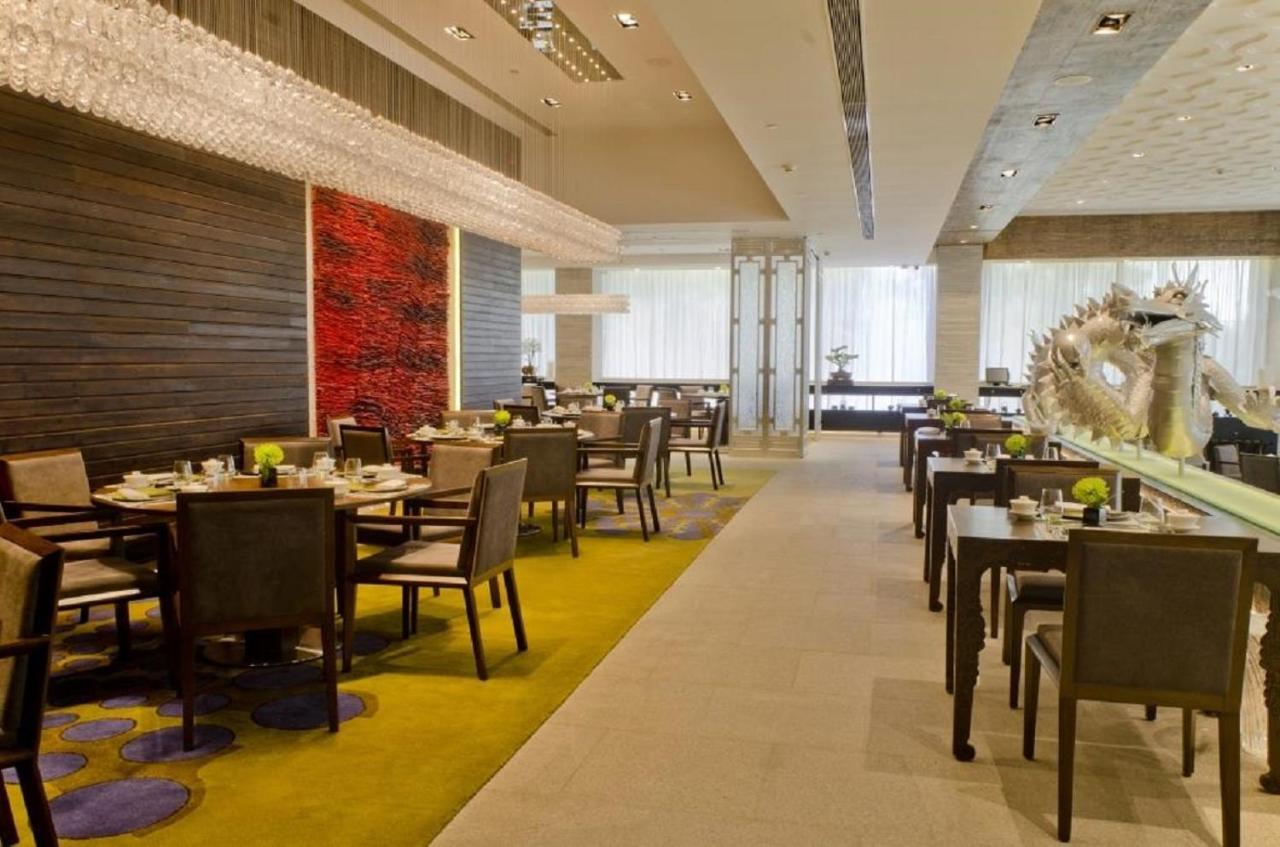 Taj Lands End Hotel Mumbai Kültér fotó The restaurant